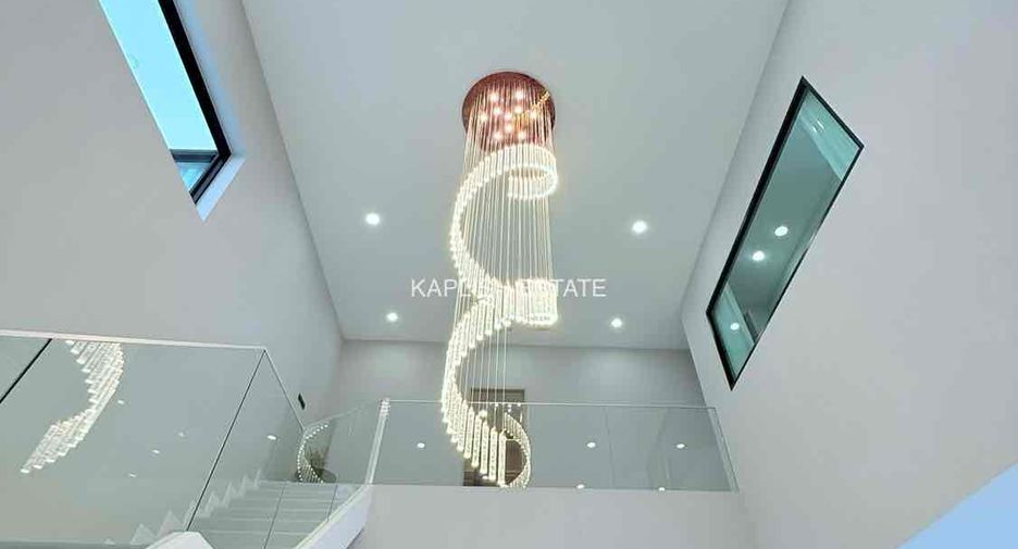 For sale 4 bedrooms villa in Bang Lamung, Chonburi