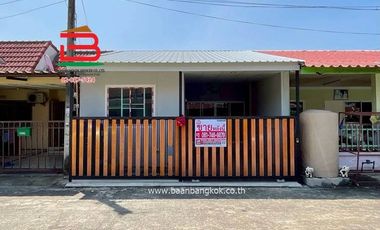 Casa adosada en venta de 3 habitaciones en Thanyaburi, Pathum Thani