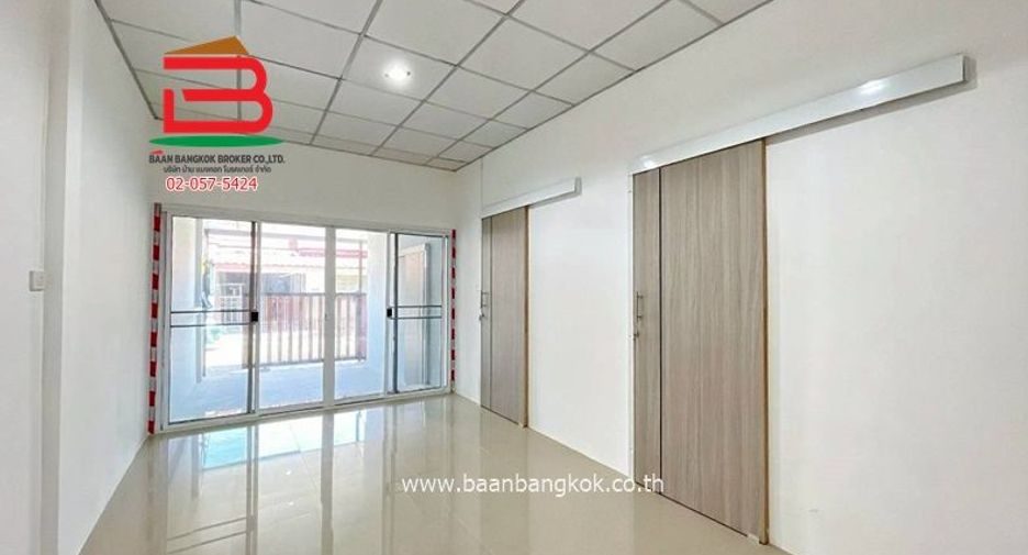 For sale 3 bedrooms townhouse in Thanyaburi, Pathum Thani