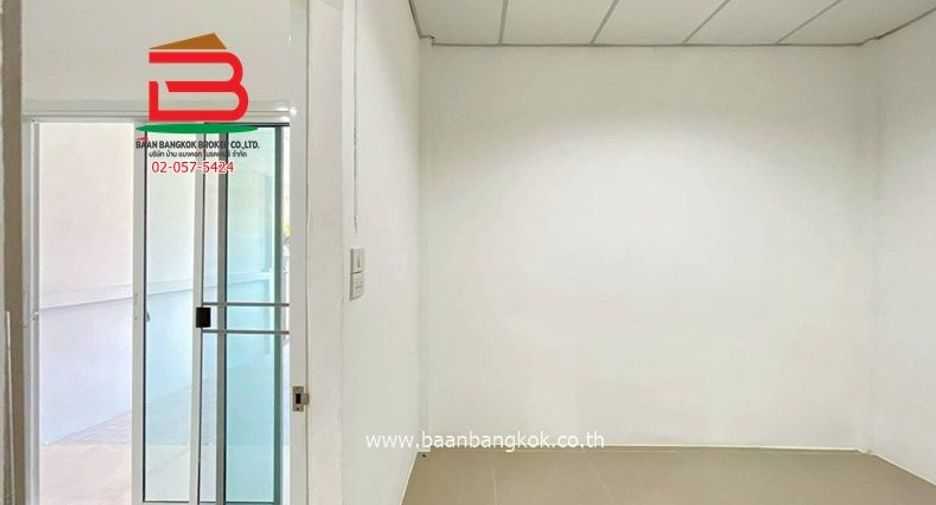 For sale 3 bedrooms townhouse in Thanyaburi, Pathum Thani