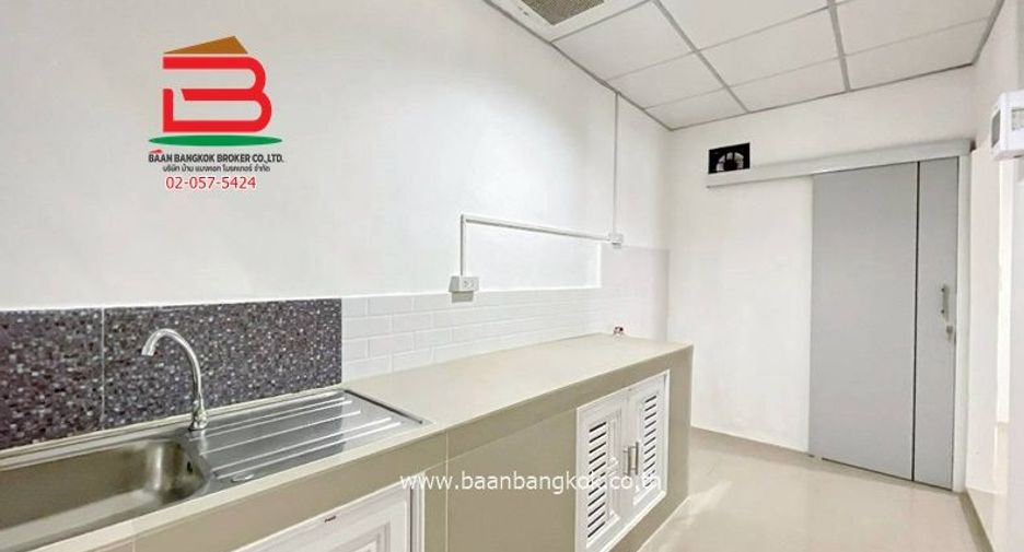 For sale 3 bedrooms townhouse in Thanyaburi, Pathum Thani