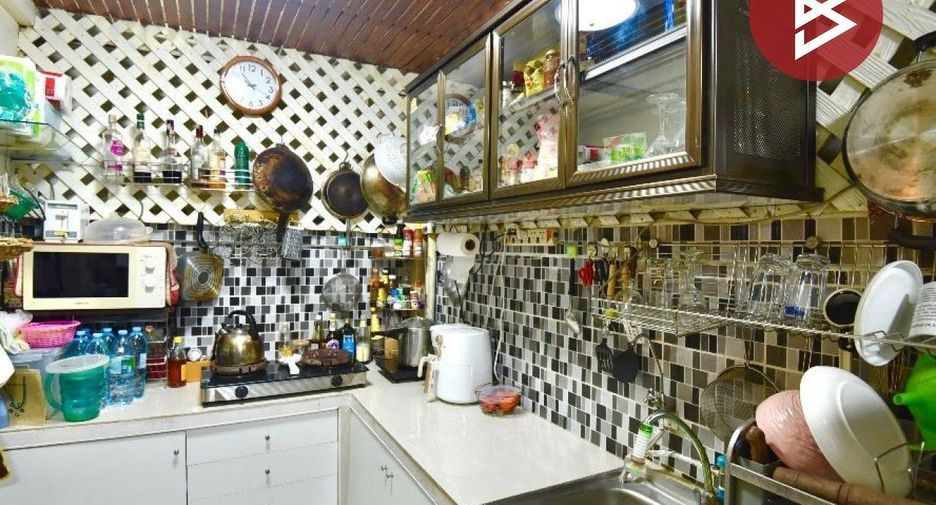 For sale 3 bedrooms townhouse in Mueang Samut Prakan, Samut Prakan