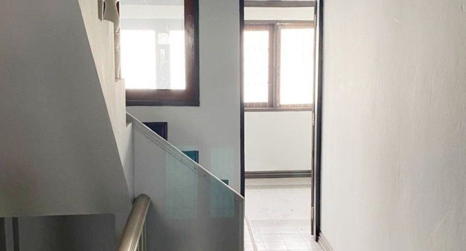 For sale 6 bedrooms retail Space in Mueang Samut Prakan, Samut Prakan