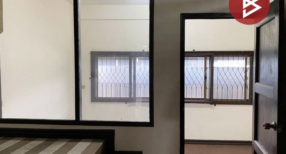 For sale 6 bedrooms retail Space in Mueang Samut Prakan, Samut Prakan