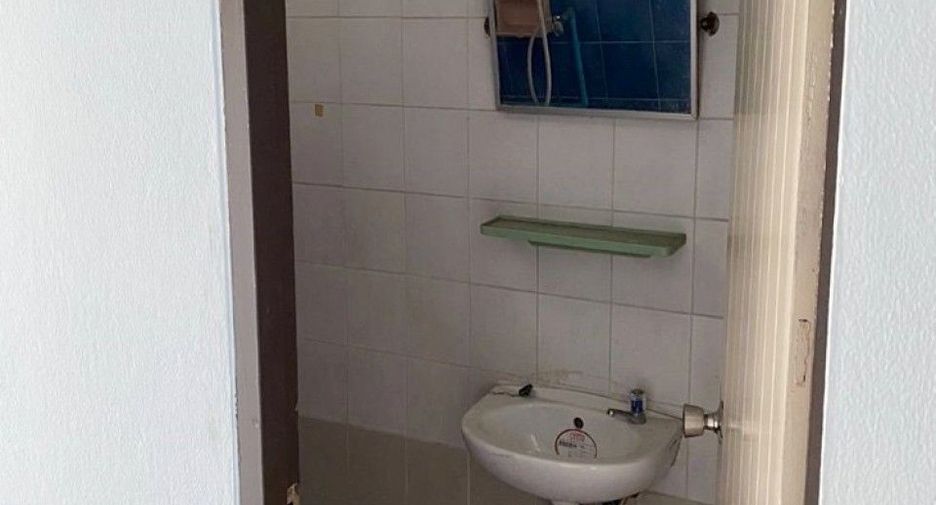 For sale 6 bedrooms retail Space in Mueang Samut Prakan, Samut Prakan