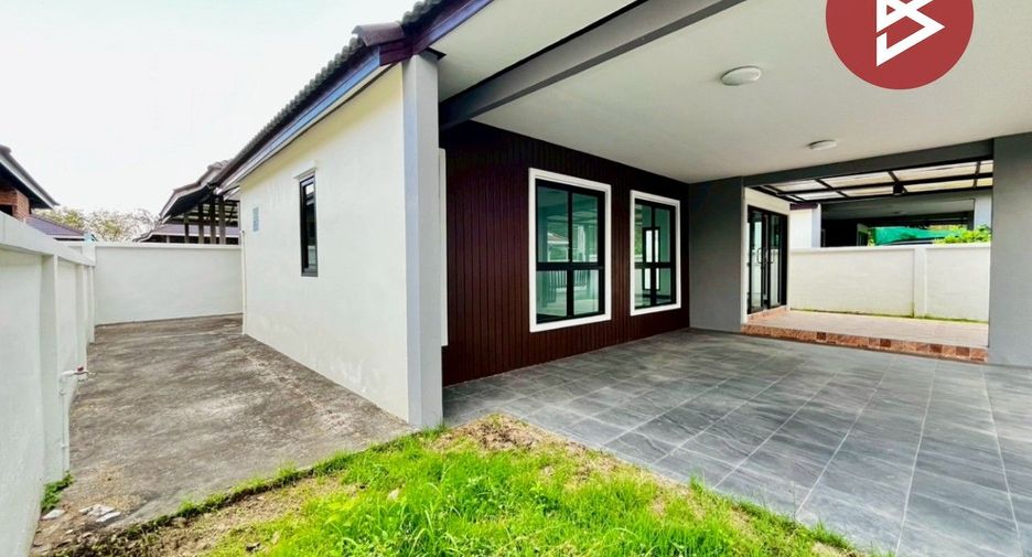 À vendre 3 chambres maison de ville à Nikhom Phatthana, Rayong