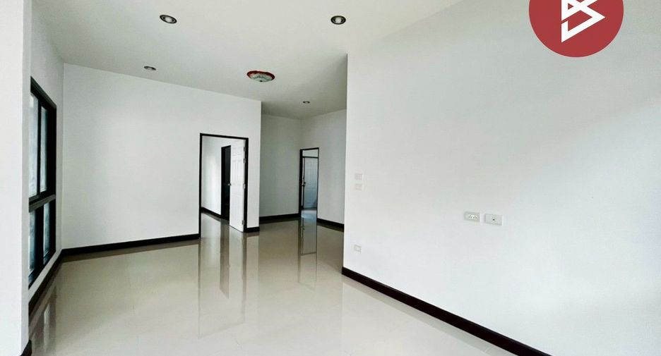 À vendre 3 chambres maison de ville à Nikhom Phatthana, Rayong