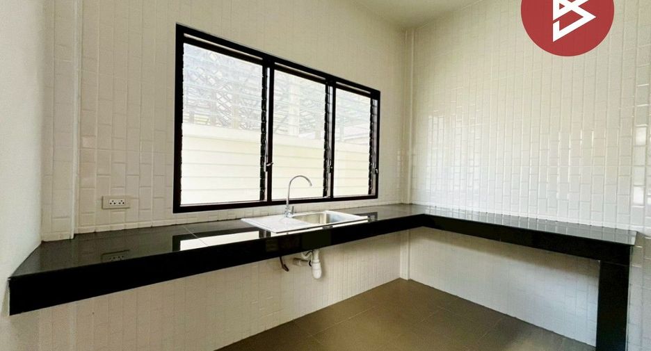 À vendre 3 chambres maison de ville à Nikhom Phatthana, Rayong