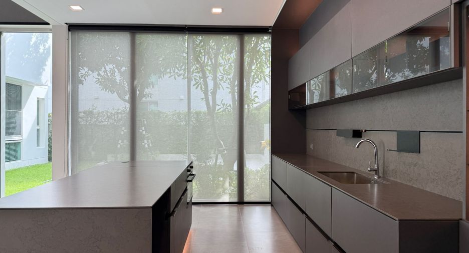 For sale 4 bedrooms house in Bang Phli, Samut Prakan