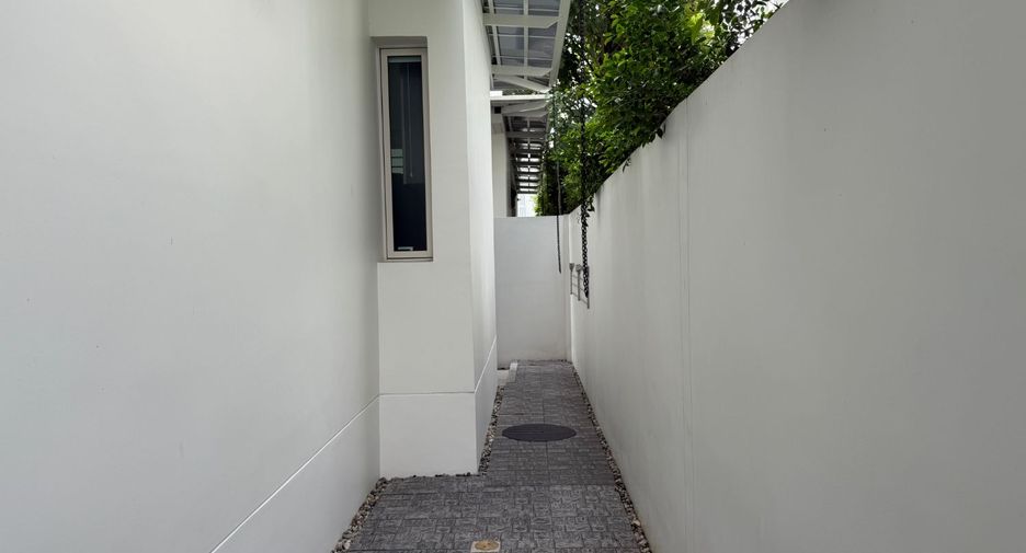 For sale 4 bedrooms house in Bang Phli, Samut Prakan