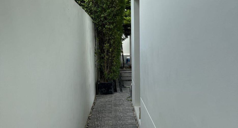 For sale 4 bedrooms house in Bang Phli, Samut Prakan