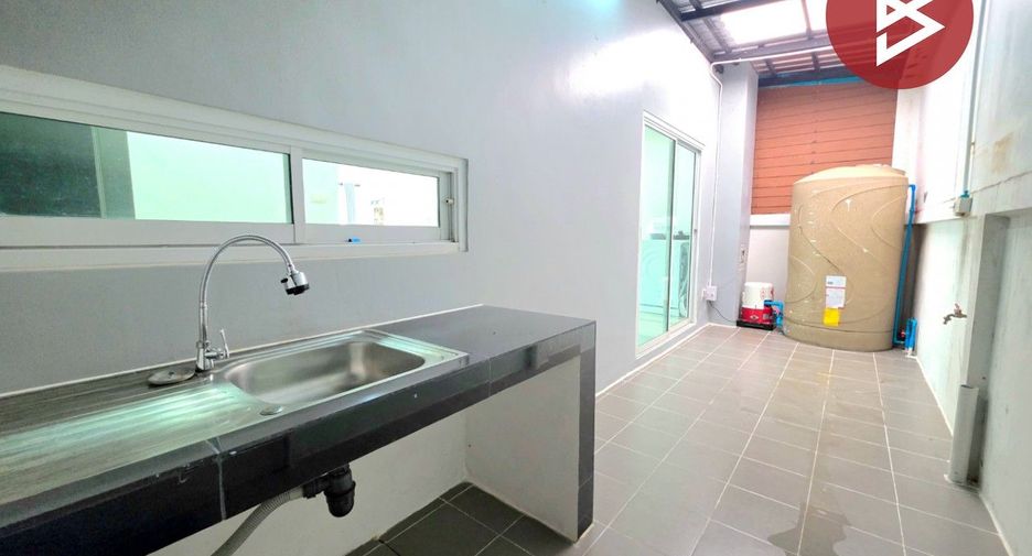 Reihenhaus zum Kauf mit 3 Zimmer in Si Racha, Chonburi