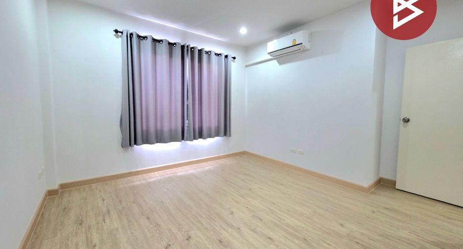 Reihenhaus zum Kauf mit 3 Zimmer in Si Racha, Chonburi