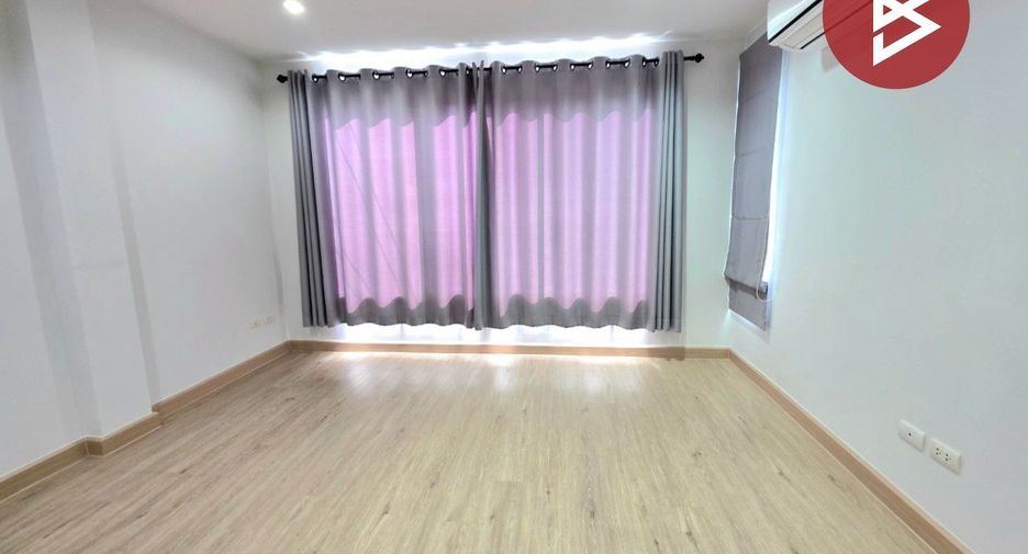 Reihenhaus zum Kauf mit 3 Zimmer in Si Racha, Chonburi