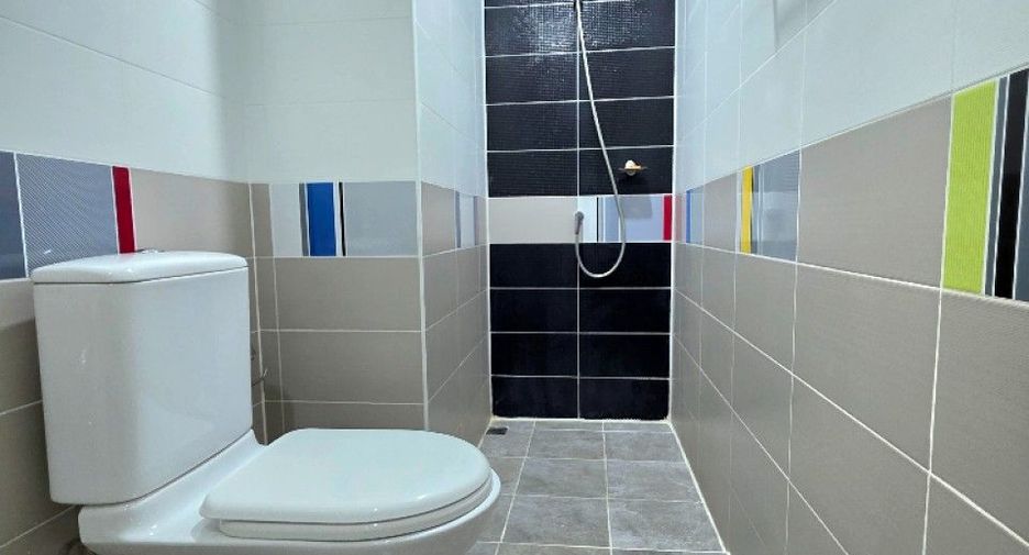 Reihenhaus zum Kauf mit 3 Zimmer in Si Racha, Chonburi