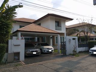 For sale 3 bedrooms house in Bang Kapi, Bangkok