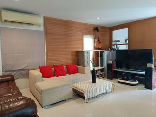 For sale 3 bedrooms house in Bang Kapi, Bangkok