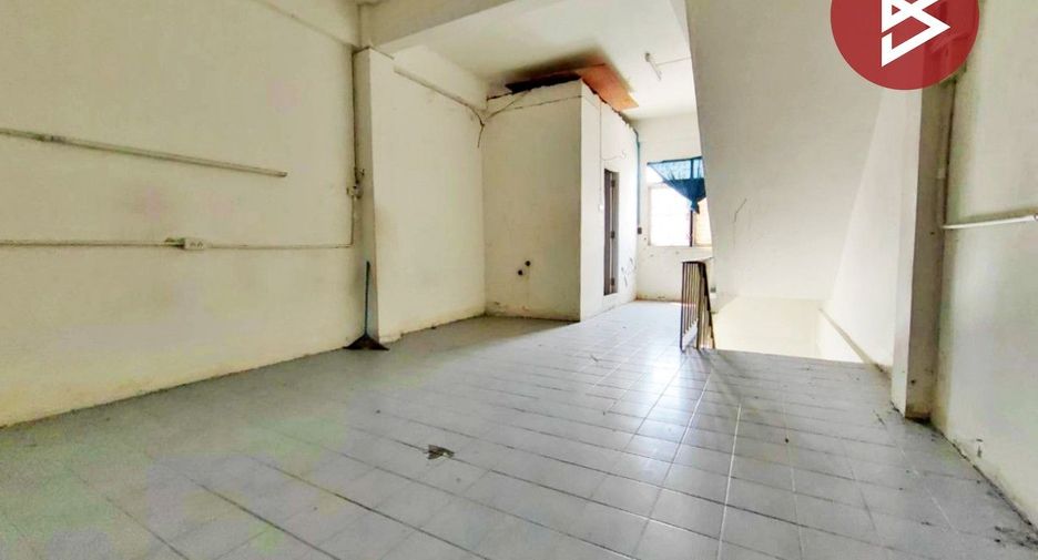 For sale 3 bedrooms retail Space in Chom Thong, Bangkok