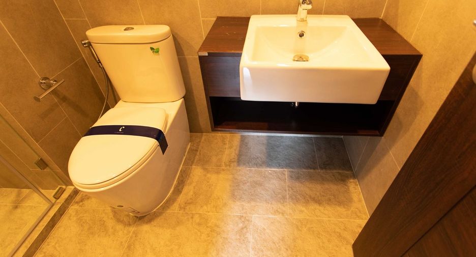 For rent 1 bed condo in Watthana, Bangkok
