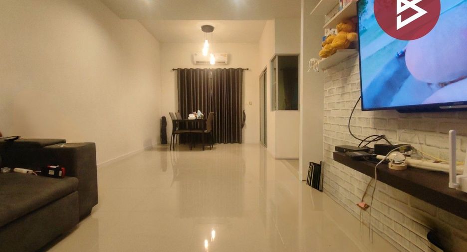 For sale 4 bedrooms townhouse in Bang Pakong, Chachoengsao