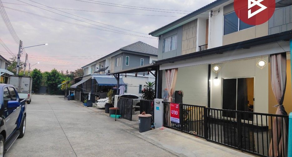 For sale 4 bedrooms townhouse in Bang Pakong, Chachoengsao