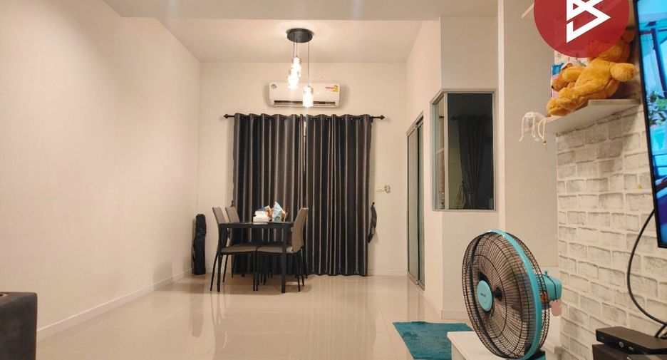 For sale 4 bedrooms townhouse in Bang Pakong, Chachoengsao