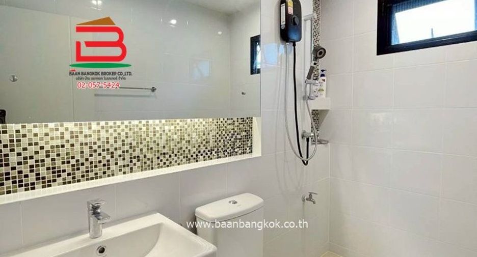 For rent そして for sale 4 ベッドルーム house in Mueang Pathum Thani, Pathum Thani