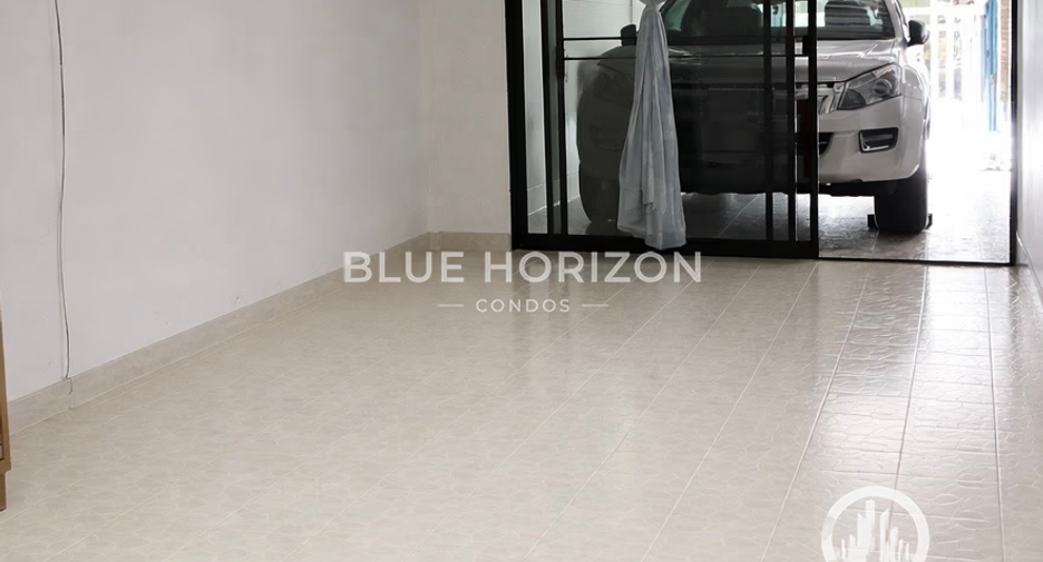 For sale 2 bedrooms townhouse in Bang Lamung, Chonburi
