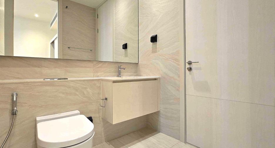 For sale 2 ベッドルーム condo in Khlong Toei, Bangkok