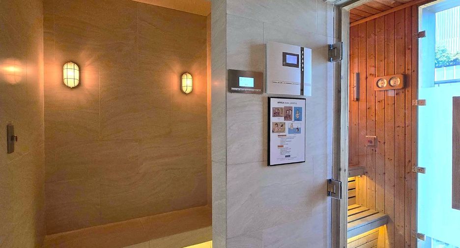 For sale 2 ベッドルーム condo in Khlong Toei, Bangkok