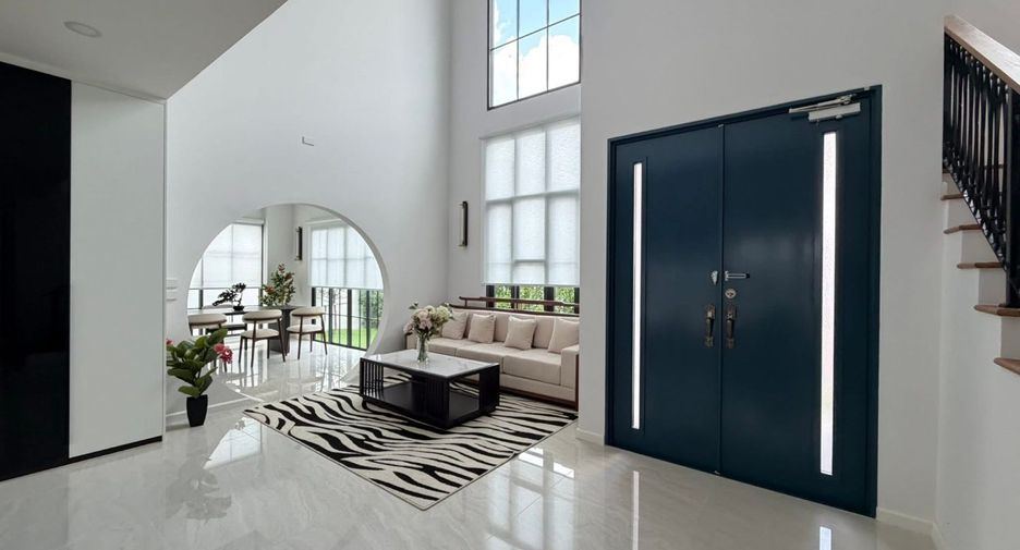 For rent 5 bedrooms villa in Bang Lamung, Chonburi