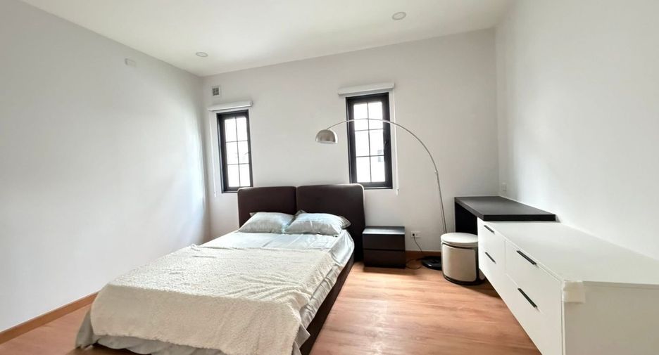 For rent 5 bedrooms villa in Bang Lamung, Chonburi