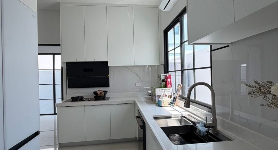 For rent 5 bedrooms villa in Bang Lamung, Chonburi