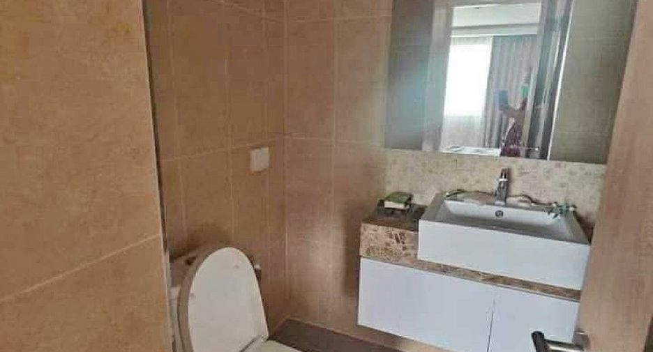 For sale 1 bed condo in Si Racha, Chonburi