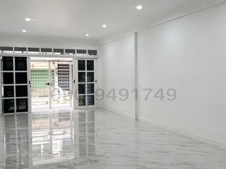 出租 2 卧室 商业空间 在 Phra Khanong, 曼谷