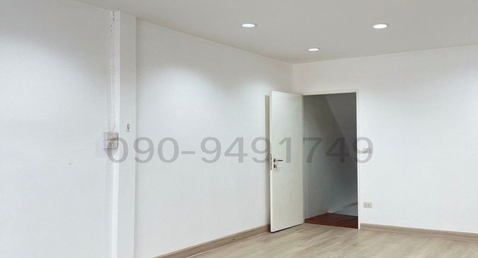 For rent 2 bedrooms retail Space in Phra Khanong, Bangkok