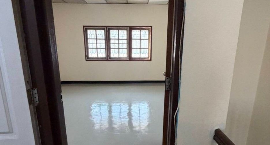 Casa adosada en venta de 2 habitaciones en Bueng Kum, Bangkok