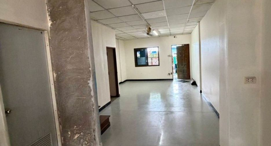 Casa adosada en venta de 2 habitaciones en Bueng Kum, Bangkok