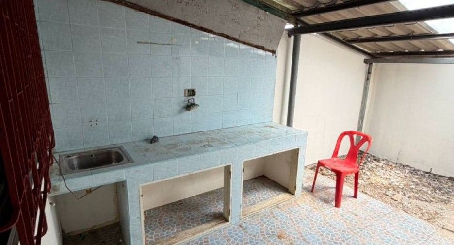 Casa adosada en venta de 2 habitaciones en Bueng Kum, Bangkok