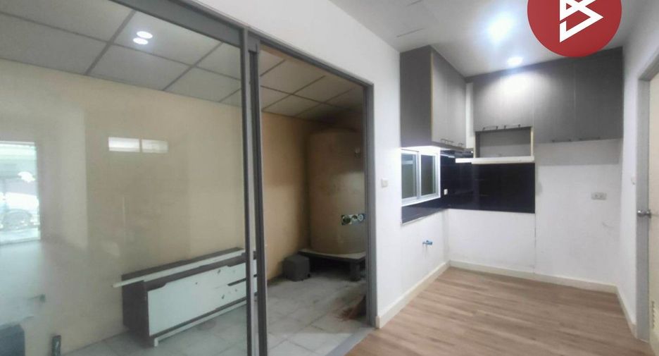 Casa adosada en venta de 3 habitaciones en Bang Phli, Samut Prakan