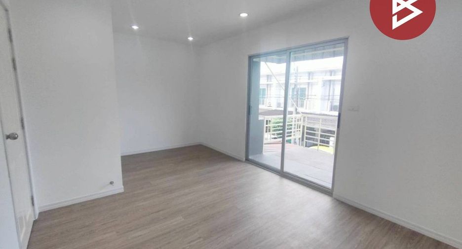 Casa adosada en venta de 3 habitaciones en Bang Phli, Samut Prakan