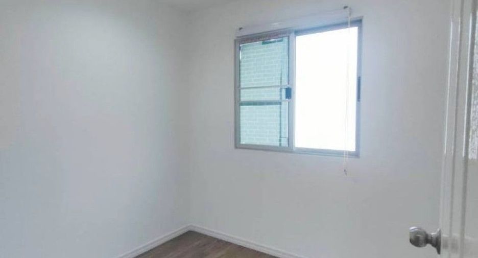 Casa adosada en venta de 3 habitaciones en Bang Phli, Samut Prakan