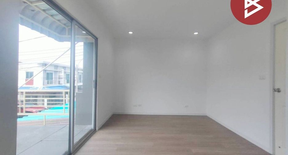 Casa adosada en venta de 3 habitaciones en Bang Phli, Samut Prakan
