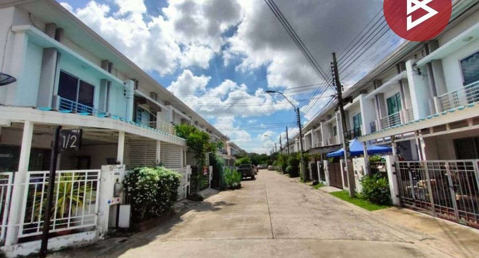 Casa adosada en venta de 3 habitaciones en Bang Phli, Samut Prakan