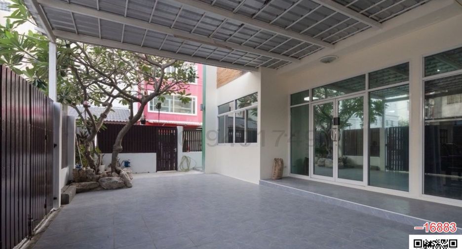 For rent 7 bedrooms townhouse in Don Mueang, Bangkok