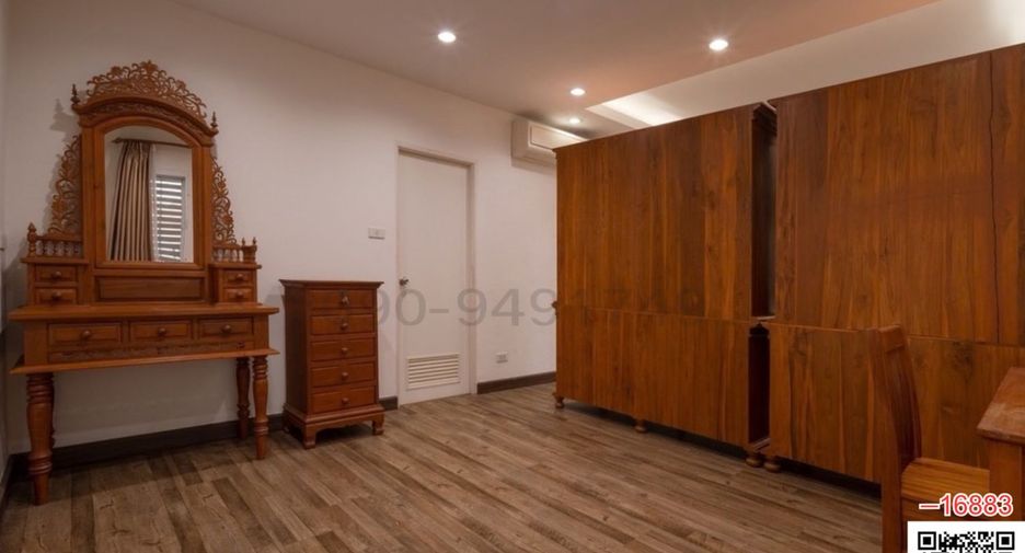 For rent 7 bedrooms townhouse in Don Mueang, Bangkok