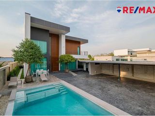For sale 4 bedrooms house in Na Jomtien, Pattaya