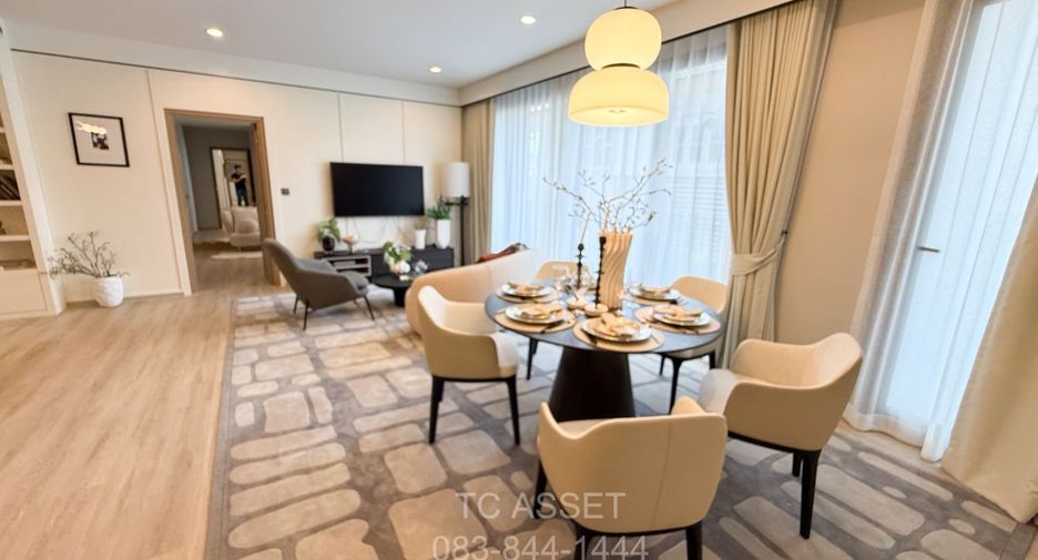 For rent 3 bedrooms condo in Huai Khwang, Bangkok