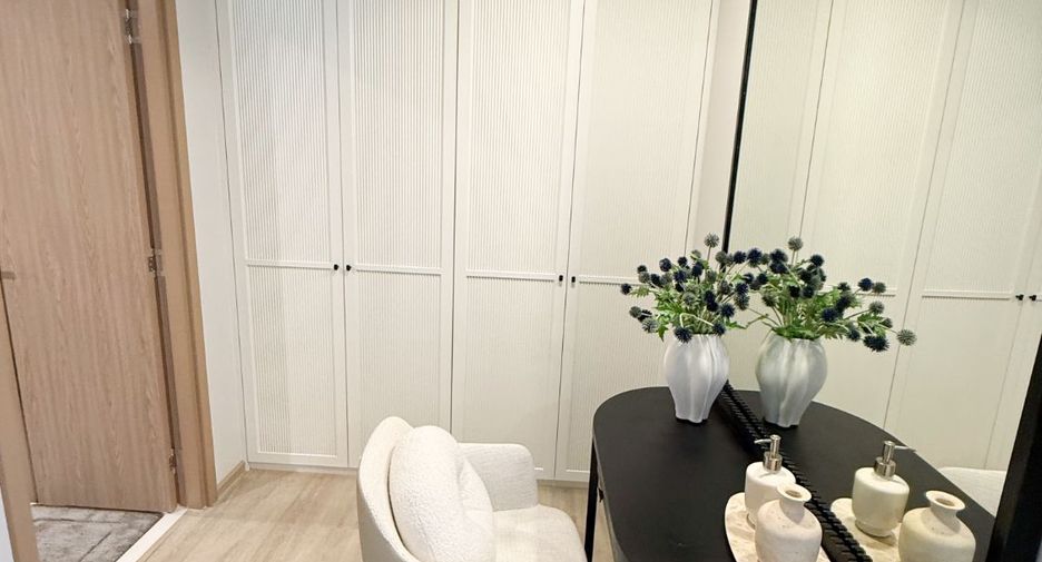 For rent 3 bedrooms condo in Huai Khwang, Bangkok