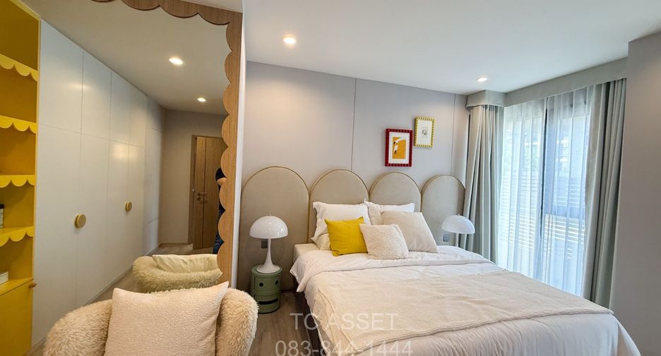 For rent 3 bedrooms condo in Huai Khwang, Bangkok